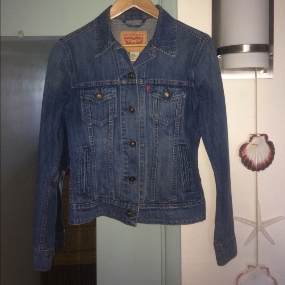 NWOT LEVI’S MAKE AN OFFER!!